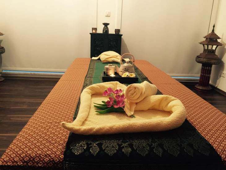 Massageliege und Raumausstattung für Thaimassagen - Pareena-Spa in Bad Wörishofen