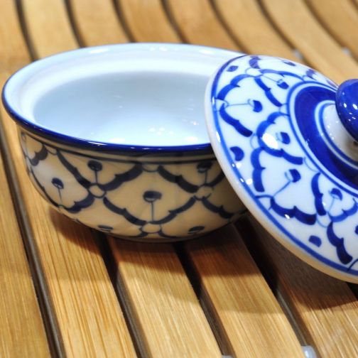 Thai ceramic Bowl with lid 10,5x10,5x7cm