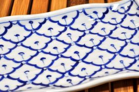 Thailändische Keramik Platte geschwungen 11 x 23 x 2,5 cm