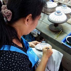 Thailändische Keramik Platte geschwungen 16x28,5x3,5cm