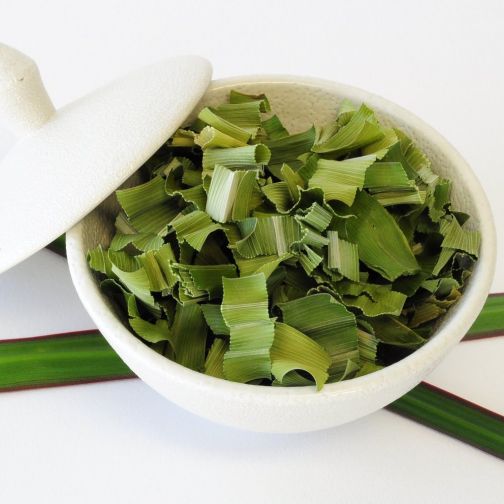 Kräuter Tee Pandanus Blätter grün sanft süß 100g