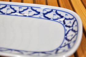 Rectangular ceramic plate with blue and white pattern 13,5x23x2cm