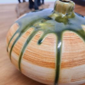 Vase Keramik Design 16x13cm rund beige grün