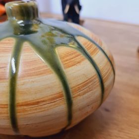 Vase Keramik Design 16x13cm rund beige grün