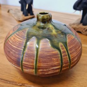 Vase ceramic design eye-catching 16x13cm brown green