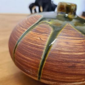 Vase ceramic design eye-catching 16x13cm brown green